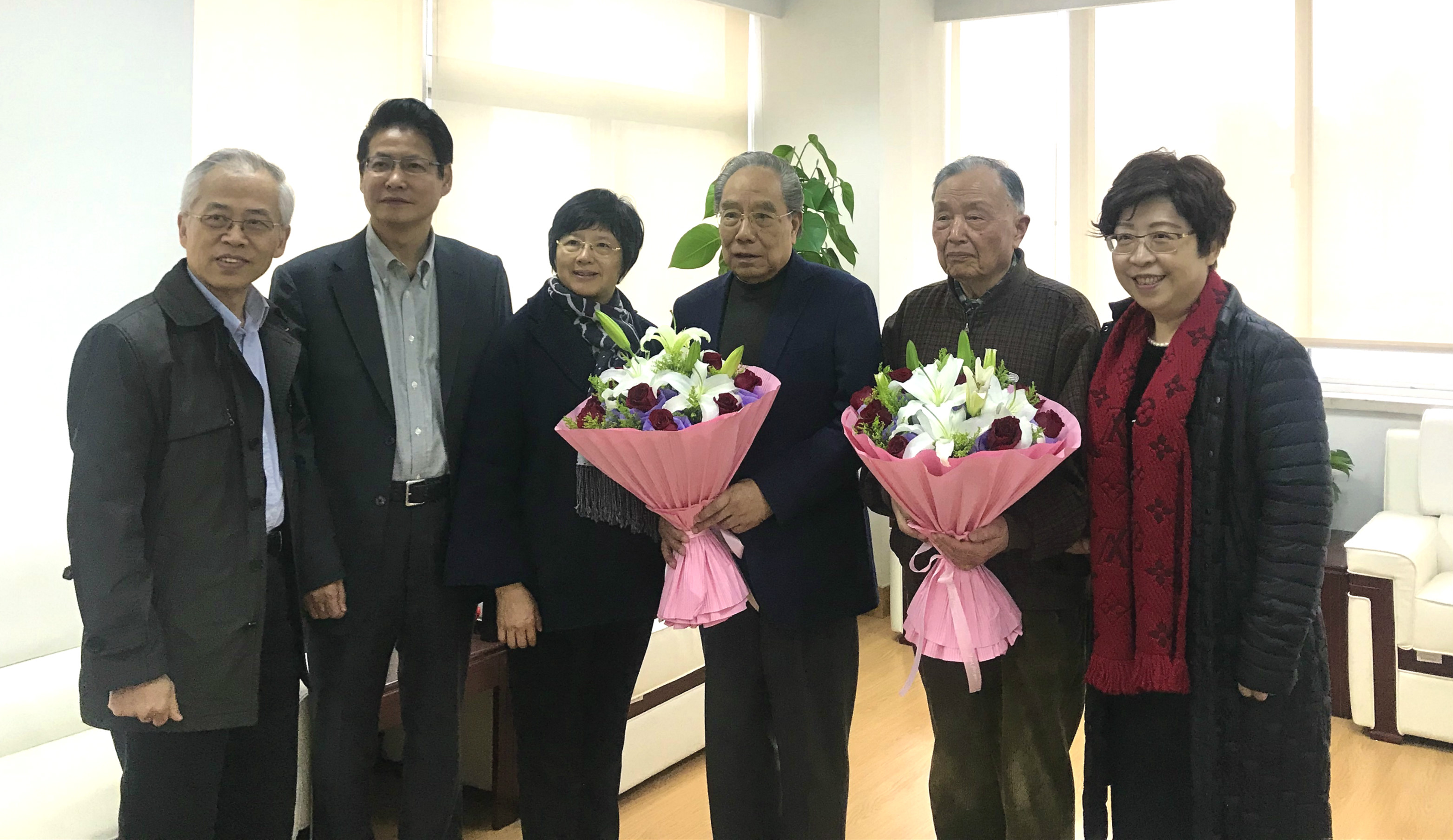 上海市副市长宗明一行慰问bat365官网朱南孙、严世芸、蔡淦三位名老中医