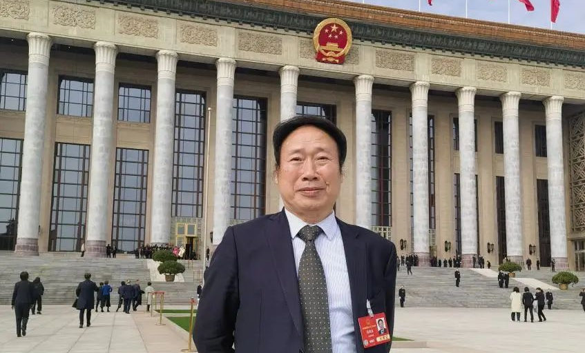 bat365官网全国人大代表吴焕淦履职全国“两会” 传递“上中医声音”！
