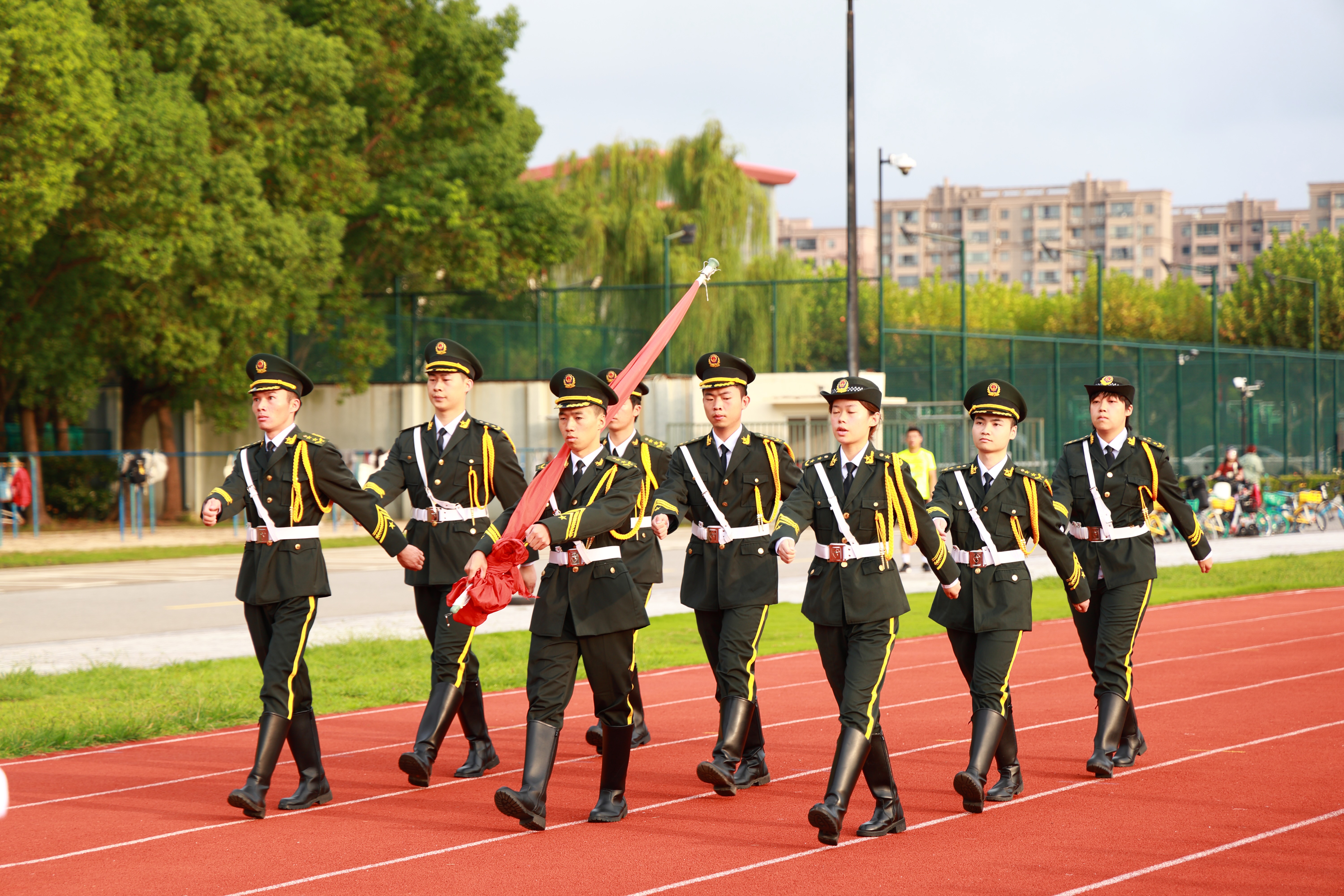 同升一面旗 共筑爱国情 bat365官网举行庆祝中华人民共和国成立76周年升旗仪式