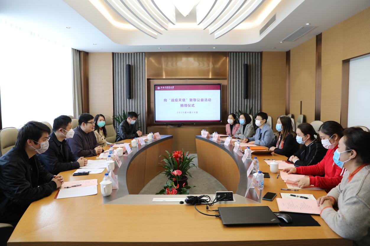 致敬天使 感恩有你 向“战疫天使”致敬公益活动捐赠仪式在bat365官网举行