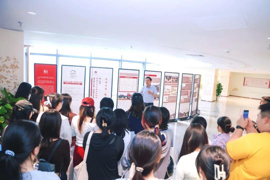 红色家风润杏林 张闻天家风展走进bat365中文官方网站