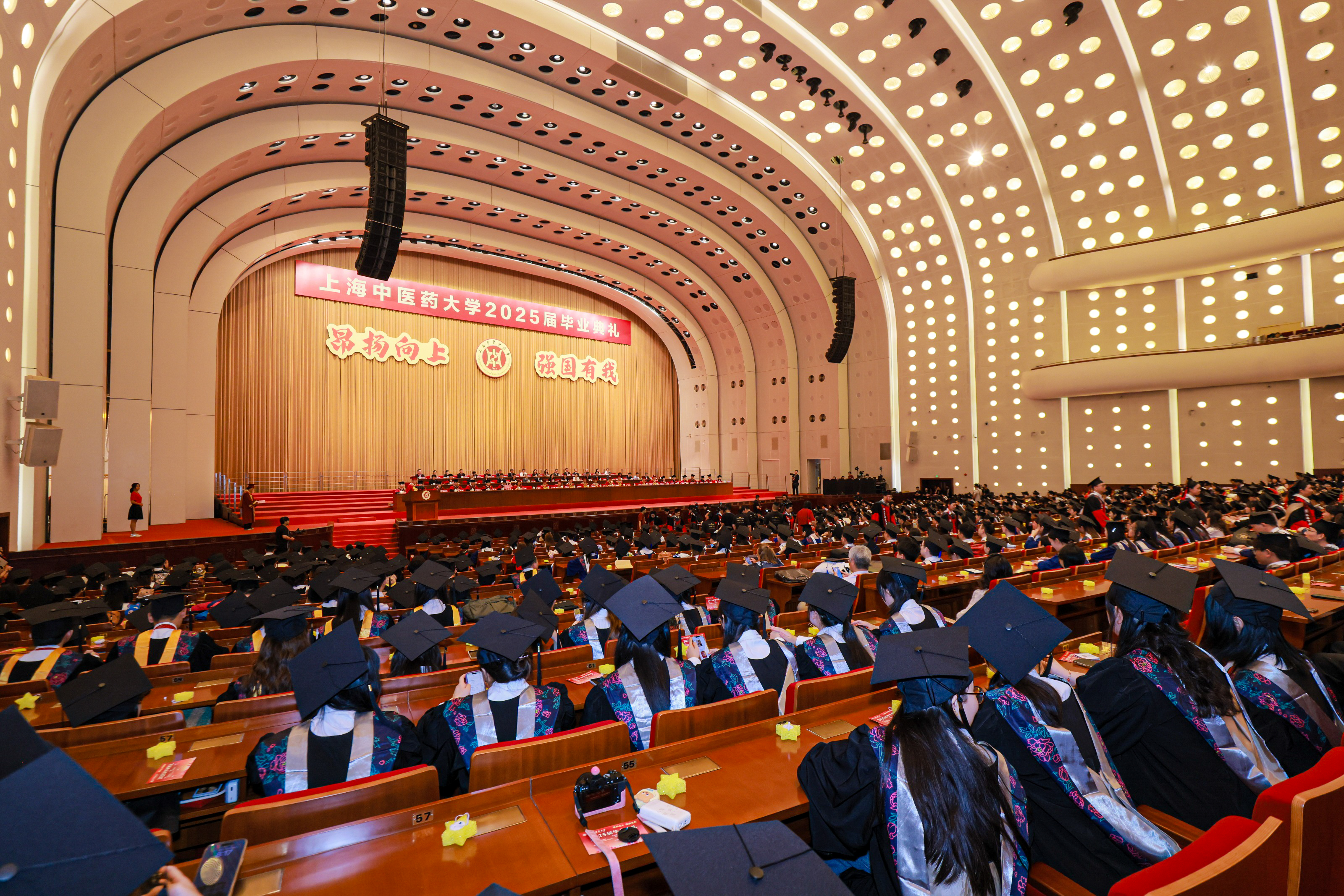 昂扬向上 强国有我 bat365中文官方网站2025届毕业典礼举行